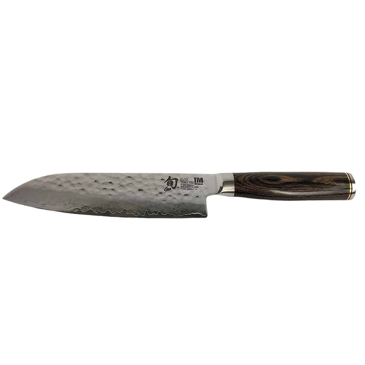 Das Kai Shun Tim Mälzer TDM-1702 Santokumesser mit einer 18 cm langen Damaststahlklinge mit gehämmerter Oberfläche und einem Griff aus dunklem Holz zeugt von aufwendiger Handwerkskunst und elegantem Design. Die dezenten Muster der Klinge sorgen für ein optisch beeindruckendes Erscheinungsbild. Zusätzlich enthält dieses Set ein 40 x 30 cm großes Küchenschneidebrett für erweiterte Funktionalität.