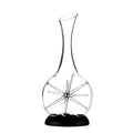 Der Weindekanter "Star" - Exklusive Karaffe mit Sternendesign von Zieher (34 cm) ist eine elegante Glaskaraffe mit rundem Boden, langem Hals und Sternstruktur im Inneren, die auf einem schwarzen Standfuß präsentiert wird.