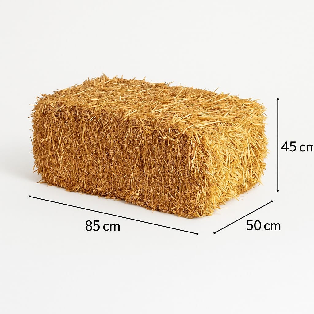 Abgebildet ist ein rechteckiger Naturbelassener Strohhalm aus deutscher Ernte mit den Maßen 85 cm x 50 cm x 45 cm auf weißem Hintergrund.