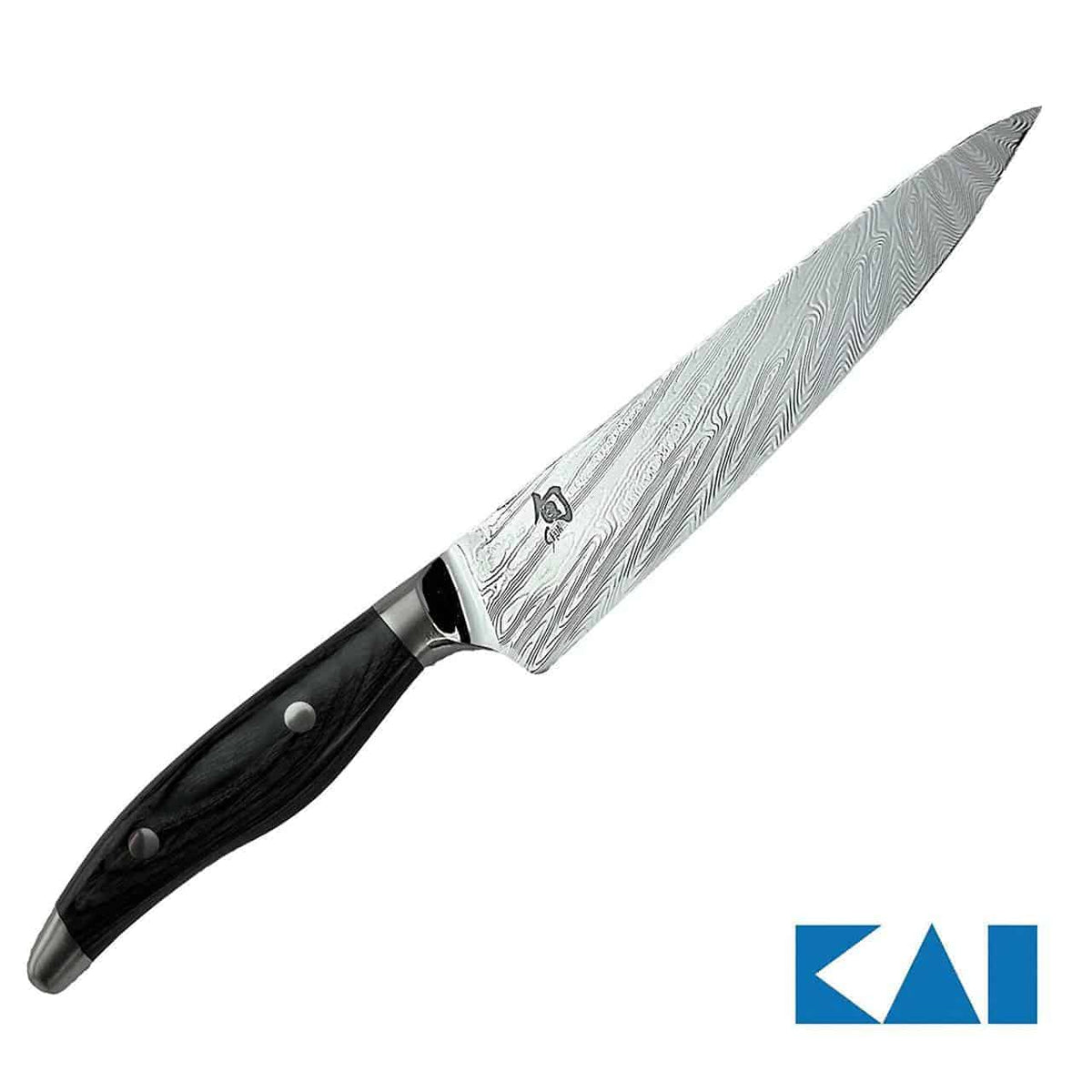 Ein elegantes, silbernes Kai Shun Nagare NDC-0701 Küchenmesser mit schwarzem Griff und zwei Nieten ist vor einem weißen Hintergrund abgebildet. Die 15 cm lange Klinge hat ein markantes Musterdesign und das KAI-Logo ist in der unteren rechten Ecke sichtbar, was es zu einem außergewöhnlichen ultrascharfen Allzweckmesser macht.