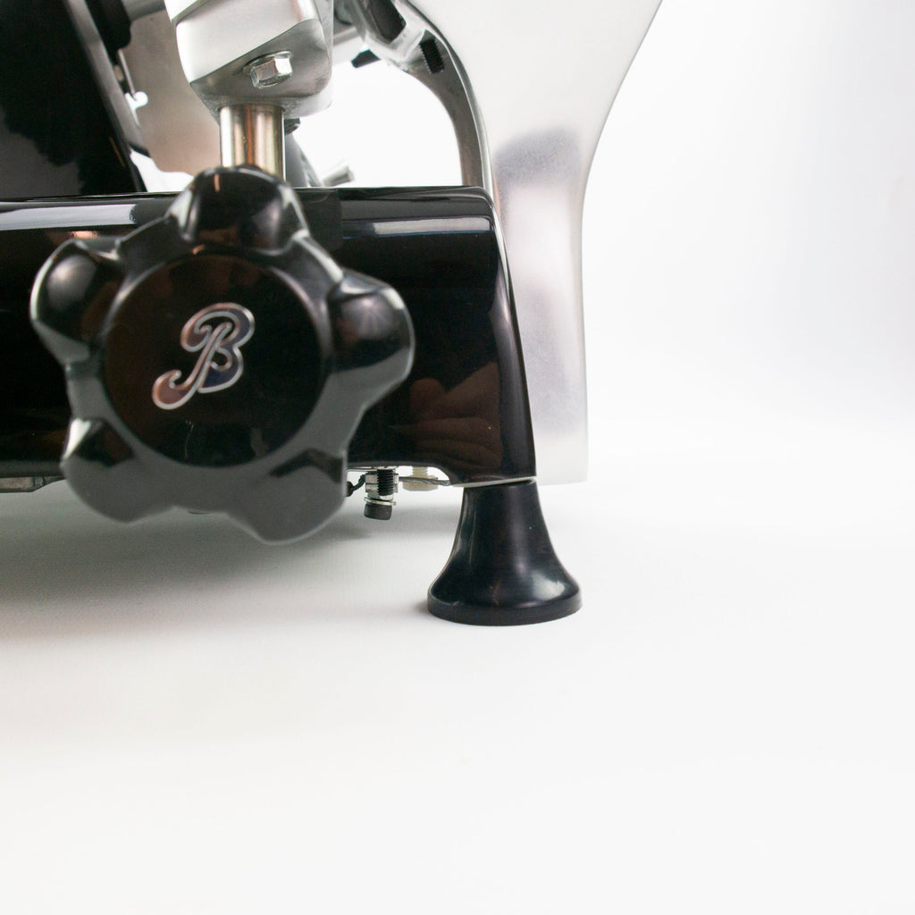 Berkel Aufschnittmaschine Pro Line XS 30 Rot, Der Profi Allesschneider für Ihre Küche + 100% handgefertigtes Fassholzbrett Unikat