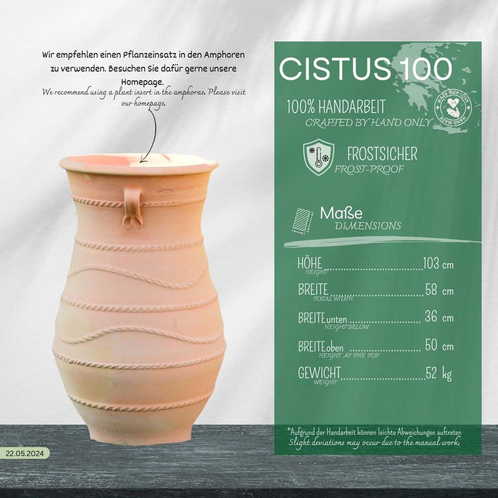 Der handgefertigte Amphore Garten groß "Cistus" H=1m mit Deckel ist neben einer grünen Infotafel abgebildet, auf der die Maße, die Frostbeständigkeit und Tipps zur Bepflanzung in deutscher und englischer Sprache aufgeführt sind.