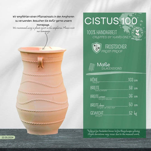 Der handgefertigte Amphore Garten groß "Cistus" H=1m mit Deckel ist neben einer grünen Infotafel abgebildet, auf der die Maße, die Frostbeständigkeit und Tipps zur Bepflanzung in deutscher und englischer Sprache aufgeführt sind.