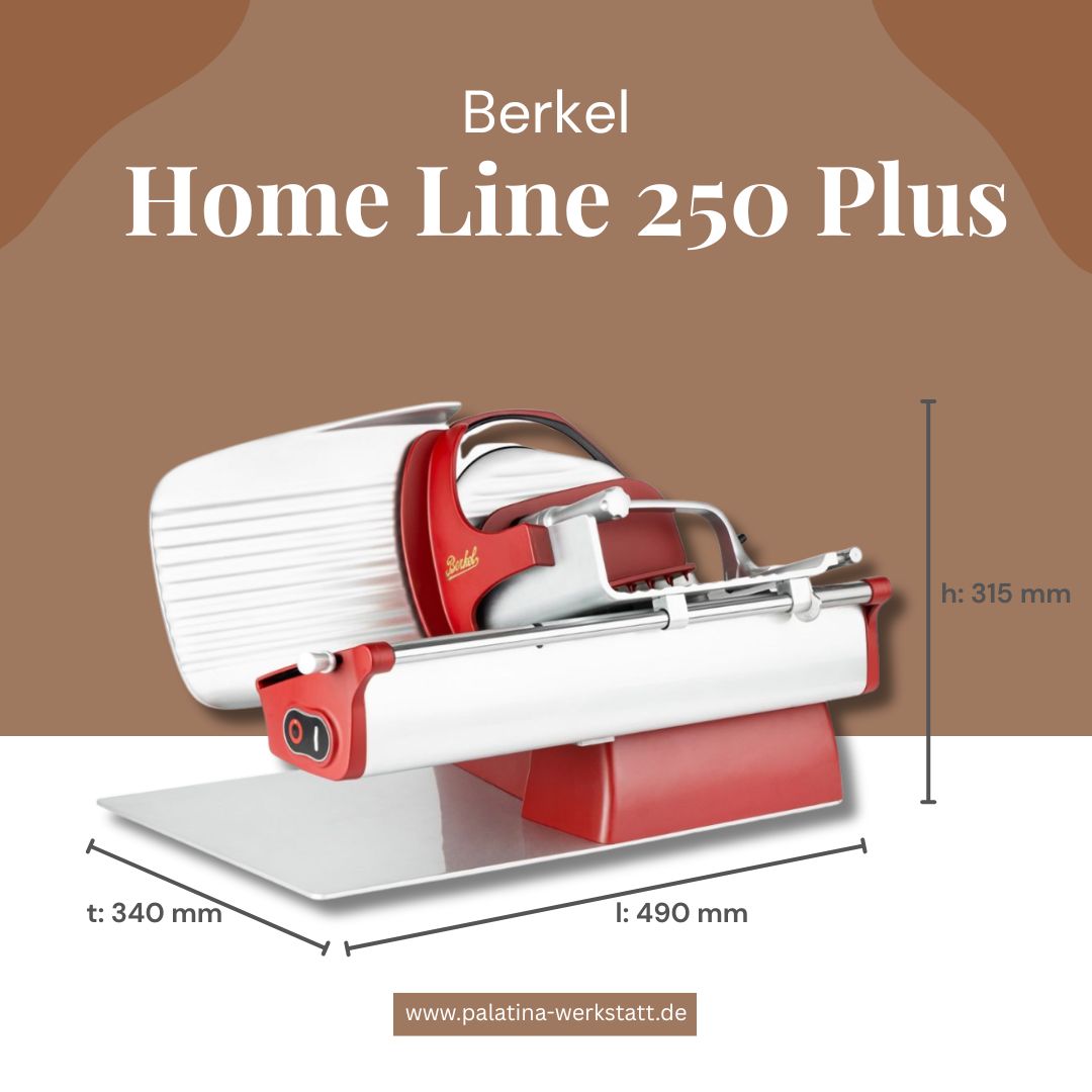 Eine Berkel Home Line 250 Plus Rot Aufschnittmaschine mit handgefertigtem Schneidebrett & Wellenschliff-Bausatz für Brot steht auf weißem Untergrund (Höhe 315 mm, Tiefe 340 mm, Länge 490 mm). Unten ist "palatina-werkstatt.de" zu sehen.