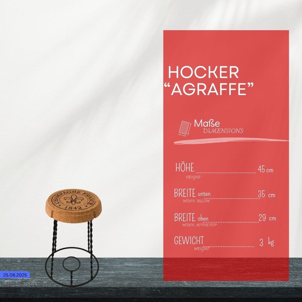 Der "Hochwertiger Hocker aus Kork 'Agraffe'" hat eine Sitzfläche aus Kork, Metallbeine und ein modernes Design. Mit einer roten Platte: Höhe 45cm, Breite unten 35cm, Breite oben 29cm, Gewicht 3kg.