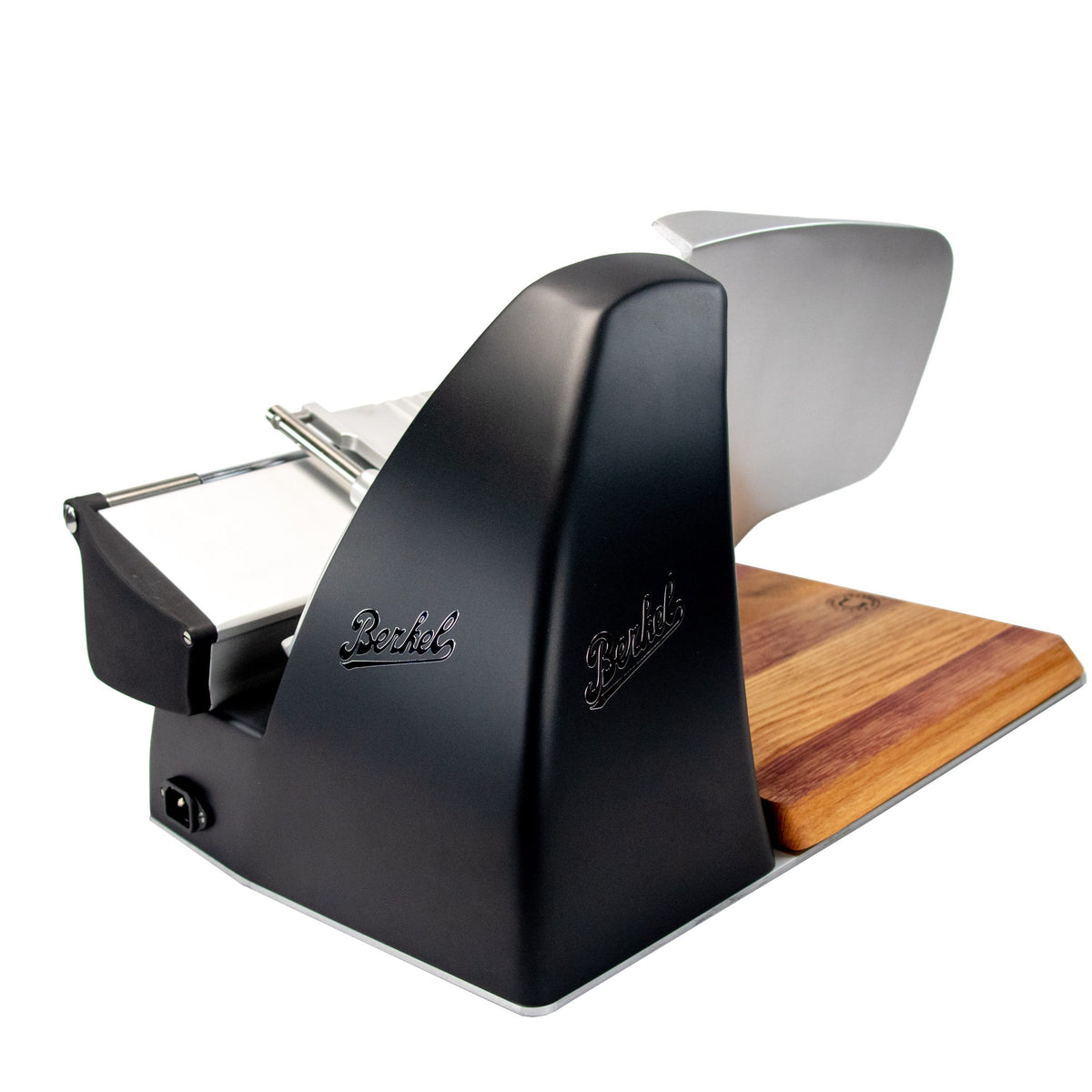 Die Berkel Home Line 200 Plus Schwarz Aufschnittmaschine mit handgefertigtem Einlagebrett präsentiert sich modern und stilvoll mit schwarzem Körper, silberner Klinge und sichtbarem Branding sowie funktionalen Details.