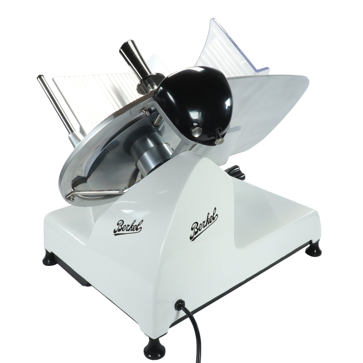 Wir präsentieren die Original Profi-Aufschnittmaschine Berkel Red Line Weiß, 300 mm – eine elegante und moderne Aufschnittmaschine mit weißer Oberfläche. Sie verfügt über eine Klinge aus rostfreiem Stahl und schwarze Griffe sowie rutschfeste Füße für mehr Stabilität. Das Berkel-Logo ist deutlich sichtbar an der Seite angebracht und sorgt dafür, dass diese Aufschnittmaschine im Deli-Stil Form und Funktion perfekt vereint. Für noch mehr Vielseitigkeit ist auch das Weinfass-Einlegebrett enthalten.