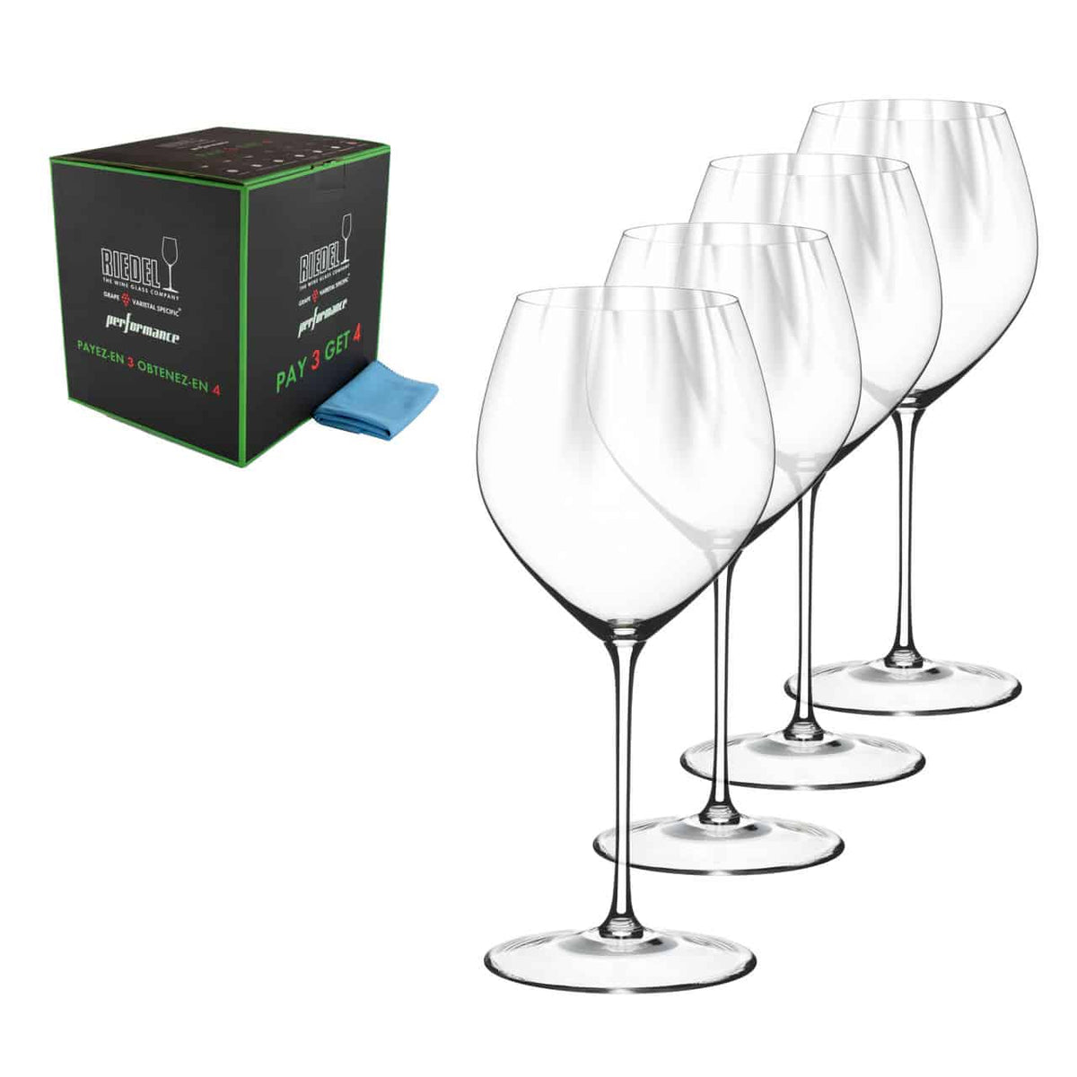 Ein Set aus vier leeren, durchsichtigen Weißweingläsern Riedel Performance Chardonnay mit Poliertuch und hohen Stielen wird in einer Reihe präsentiert. Links davon befindet sich eine schwarz-grüne Schachtel mit dem Text „Riedel“ darauf, neben der Schachtel liegt ein kleines blaues Poliertuch. Perfekt, um Ihren Lieblings-Chardonnay zu genießen.