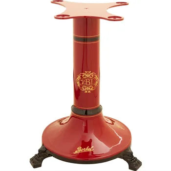 Der Berkel Standfuß – Stabiler Stand für Aufschnittmaschinen besticht durch sein rotes, kunstvolles Design mit goldener Schrift, schwarzen Akzenten und vier schwarzen Krallenfüßen. Der glänzende, runde Sockel trägt den Markennamen „Berkel“ und sorgt für eine elegante Optik.
