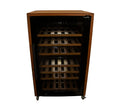 Der 2-Zonen-Weinkühlschrank CASO WineExclusive 66 Smart, schwarz mit Fassholz-Umhausung ist ein anspruchsvoller Weinkühler aus Holz mit vier stabilen Holzregalen zum Lagern und Kühlen Ihrer Weinflaschen. Seine Glasfronttür ermöglicht einen klaren Blick auf die Innenregale. Mit seinem schlanken, modernen und funktionalen Design, das über eine App gesteuert werden kann, eignet sich dieser Weinkühler perfekt für den Einsatz zu Hause und im Restaurant.
