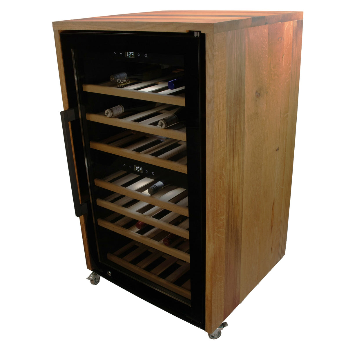 Der Weinkühlschrank 2 Zonen CASO WineComfort 66 in silber mit Fassholz-Umhausung ist ein hölzerner Weinkühlschrank auf Rädern mit Glastür. Im Inneren befinden sich mehrere Holzregale zur Aufbewahrung von Weinflaschen. Mit 2 Zonen für optimale Lagerung verfügt der Kühlschrank über digitale Temperaturanzeigen oben im Inneren und einen langen Griff auf der linken Seite der Glastür.