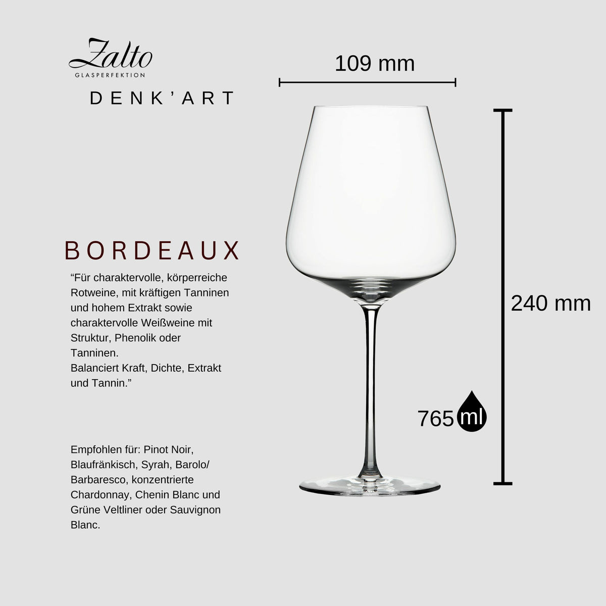 Abgebildet ist ein klares Weinglas aus der Zalto DENK’ART Bordeaux Kollektion. Das Glas hat eine Höhe von 240 mm, einen Randdurchmesser von 109 mm und ein Fassungsvermögen von 765 ml. Der Text beschreibt in deutscher Sprache die Eignung des Glases für verschiedene Weine und seine Gestaltungsmerkmale.