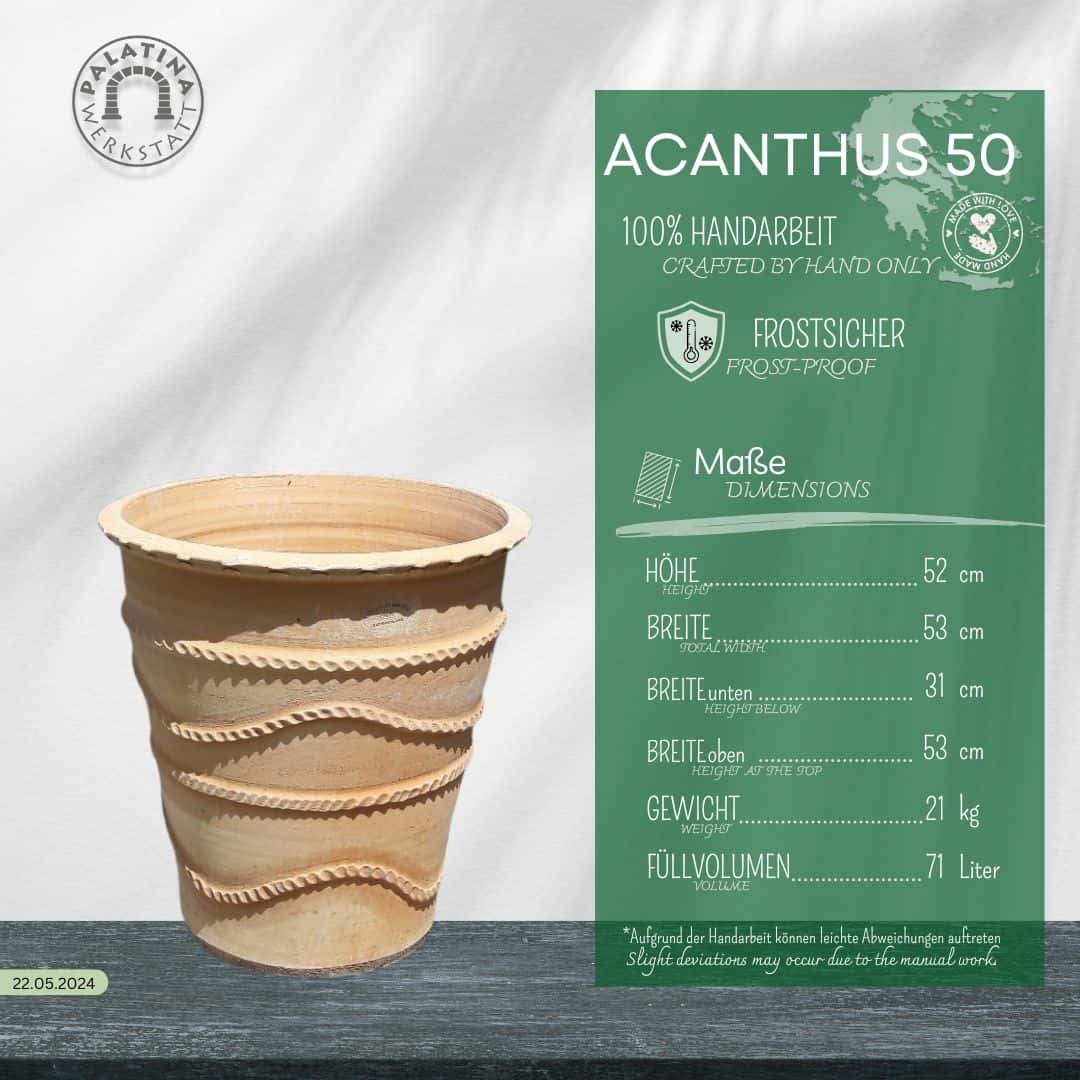 Ein hellbrauner, dekorativer Terrakotta-Pflanzkübel "Acanthus" (H=50 cm) mit wellenförmigen, erhabenen Linien wird neben einer grünen Infokarte präsentiert, auf der seine Größe und Frostbeständigkeit angegeben sind.