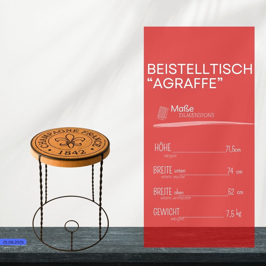 Der hochwertige Beistelltisch aus Kork "Agraffe" ist im Stil einer Champagner-Agraffe gestaltet, nachhaltig gefertigt, mit Korkplatte "CHAMPAGNE FRANÇAIS 1842" und deutschen Maßangaben zu Höhe, Breite und Gewicht.