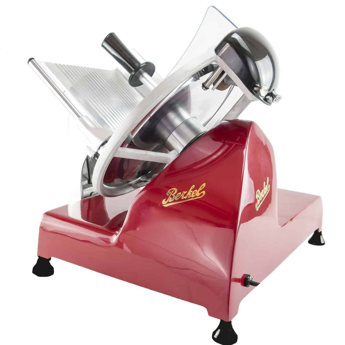 Ein Bild der Berkel Red Line 300 Rot, einer Original Profi-Aufschnittmaschine. Sie verfügt über einen glänzend roten Sockel mit goldenem „Berkel“-Branding, ist Teil der renommierten Berkel Red Line-Serie und verfügt über einen Klingenschutz mit 300 mm Messerdurchmesser sowie ein Einlegebrett aus Fassholz. Das Gerät ist leicht angewinkelt, sodass Klinge, Griff und verschiedene Bedienknöpfe sichtbar sind, während es auf vier schwarzen Füßen steht.