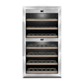 Der Weinkühlschrank 2 Zonen CASO WineComfort 66 Edelstahl ist ein moderner Weinkühlschrank aus Edelstahl mit Glastür und sechs Holzregalen. Dieser Zweizonen-Kühlschrank verfügt über digitale Temperaturregler oben und in der Mitte, die unterschiedliche Temperaturen im oberen und unteren Bereich ermöglichen.