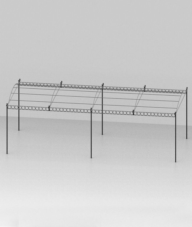 Die freistehende Pergola Tibisco mit Überdachung verfügt über eine minimalistische schwarze Metallrahmenstruktur mit vier vertikalen Stangen, die einen langen, rechteckigen Dachrahmen stützen. Sie weist auf der linken Seite ein bogenförmiges Design und auf der rechten Seite ein flaches Design auf, das das für Tibisco typische Muster ineinandergreifender Kreise an den Rändern zeigt.