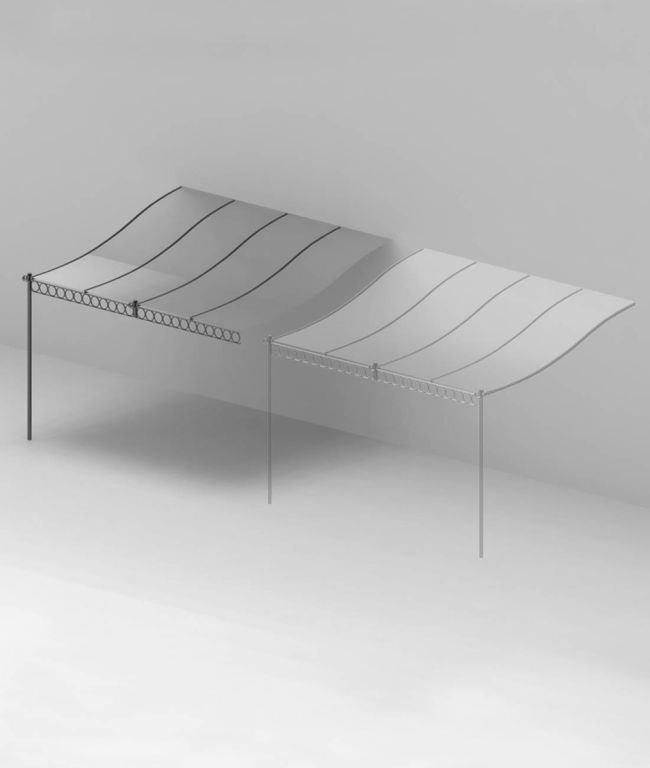 Ein Graustufenbild von zwei nebeneinanderliegenden, minimalistischen Anbaupergola Tibisco-Strukturen mit geschwungenen, schrägen Dächern aus Polykarbonat, die jeweils von vier schlanken Pfosten getragen werden. Das Design wirkt industriell mit offenen Seiten und einer schlanken, modernen Ästhetik. Der Hintergrund ist schlicht und abgestuft.