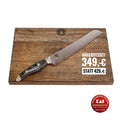 Ein gezacktes Kai Shun Nagare NDC-0705 Japanisches Brotmesser mit schwarzem Griff ruht auf einem basaltgrauen Schneidebrett aus Eiche, 34x21 cm groß. Das Brett ist mit einem Preis von 349 Euro gekennzeichnet, reduziert von 429 Euro. Ein rotes Logo in der unteren rechten Ecke lautet „Kai“ und „Made in Japan“.