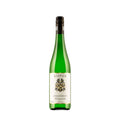 Eine grüne Flasche mit weißem Etikett und der Aufschrift "Weingut Knipser, Riesling Johannishof" steht aufrecht auf weißem Grund und zeigt diesen Pfälzer Riesling. Produkt: Weingut Knipser, Riesling Johannishof, 6 Flaschen.