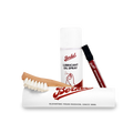 Das Berkel Wiederherstellungsset mit Lackstift und Ölspray umfasst eine Schmierölspraydose, einen schwarzen und roten Lackstift-Retuschiermarker, eine weiße Reinigungsbürste mit Holzgriff und ein weißes Tuch mit dem Berkel-Logo und dem Slogan: „Elevating Your Passion, Since 1898“ – alles Teil dieses Premium-Sets.