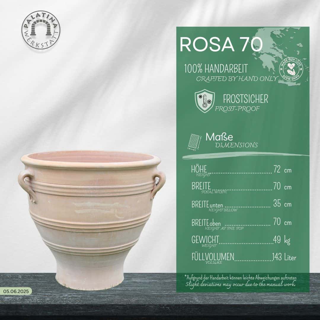 Ein handgefertigter Terracotta-Pflanzkübel "Rosa" H=70cm mit zwei Griffen sitzt durch eine grüne Platte auf: "ROSA 70", handgefertigt, frostsicher, 72 cm Höhe, 70 cm Breite, 49 kg Gewicht und 143 Liter Volumen.