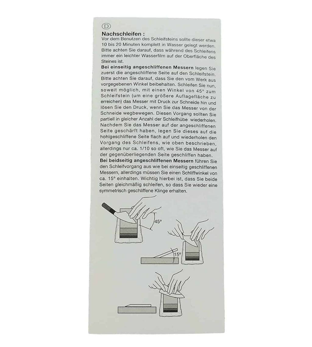 Eine deutsche Bedienungsanleitung zum Schärfen von Messern, die oben Vorbereitungsschritte enthält, einschließlich der Verwendung eines Schleifsteins. Visuelle Diagramme unten zeigen Werkzeuge und Techniken wie den Kai AP-0305 Schleifstein | Wetzstein Messerschärfer 400/1000 Körnung + Poliertuch zum Schärfen einschneidiger Messer und betonen die richtige Positionierung und Winkelführung.